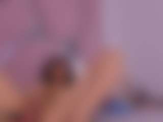 Live cam show with Freyaht - Living Room on chickslive.net