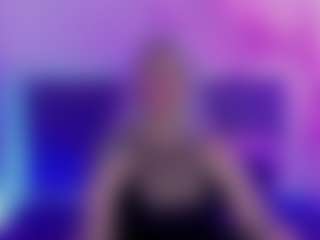 Live cam show with JoannLowe - Flashing on Chatstar