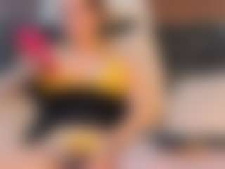 Live cam show with shannel-queen - Brown Eyes on Uber Horny