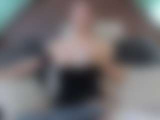 Live cam show with shannel-queen - Brown Eyes on googirlz
