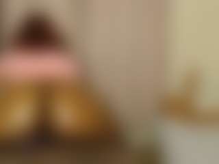 Live cam show with cupcakexglossy - Spank Ebony on Camsoda