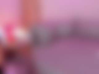 Live cam show with Madeleine Summer - Oil on dropp.cam