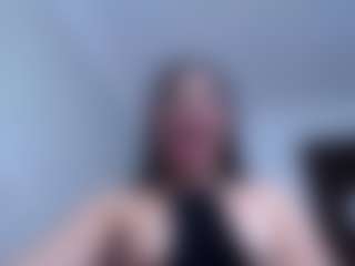 Live cam show with Wendy-sweett - Bedroom on Uber Horny