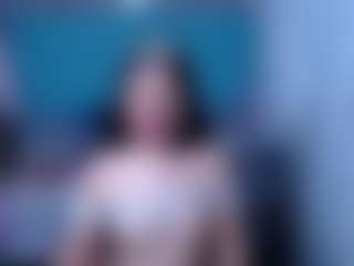 Live cam show with CherryLips - Average on Camsoda