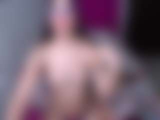 Live cam show with CherryLips - Skinny on Camsoda