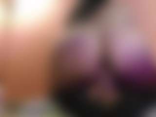 EmilyR0s33's Live Sex Cam Show