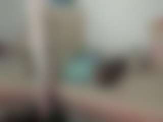 Live cam show with KittyKlum - Flashing on liverealitysex.com
