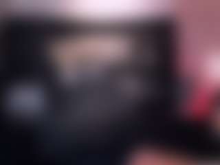 Live cam show with ZaraaPearce - Flashing on AdultVida.com