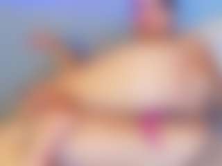 Live cam show with Jade Brunnette - Petite MILF on livesuperchat.net