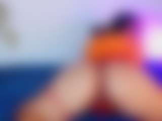 Live cam show with Jade Brunnette - Skinny MILF on Gym Cam Girls