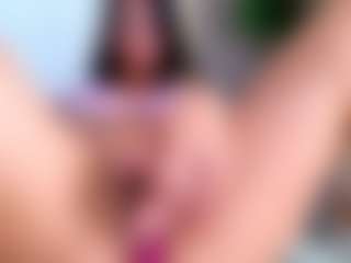 Live cam show with Lauren - Petite on AdultVida.com