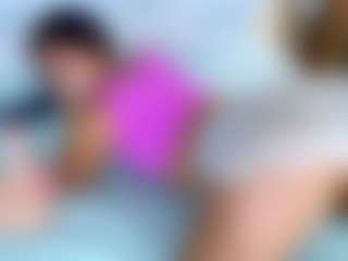 Live cam show with Lauren - Petite on friskycurves.com