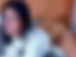 Live cam show with Lauren - Shaved Pussy on Fling VIP Chat