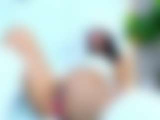 Live cam show with Lauren - Latina Petite on SquirtSoMuch | colombia