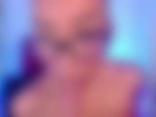 Live cam show with Sandra - Morena on StripNow