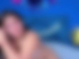 Live cam show with EmiilyStone - Living Room on luckytryst.com
