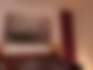 Live cam show with Hillary-queen - Living Room on Dare Cams
