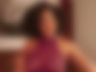 Live cam show with Hillary-queen - Bedroom on Camsoda