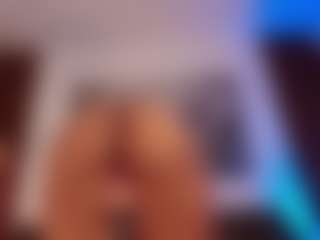 Live cam show with Hillary-queen - Fingering on Sweet Sext