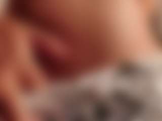 Live cam show with Hillary-queen - Athletic Public on milfzrlive.com