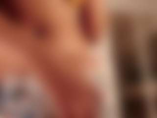 Live cam show with Hillary-queen - Athletic on luckytryst.com