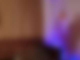Live cam show with Hillary-queen - Public on intimatelivegirls.com