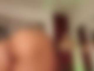 Live cam show with Hillary-queen - Athletic Bedroom on Hubzter Live