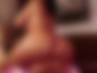 Live cam show with Hillary-queen - Bedroom on Camsoda