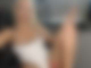 Live cam show with selenaqueenn - Smoking on xfollow cams