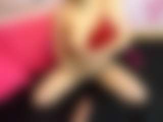 Live cam show with LaChula - Blowjob on friskycurves.com