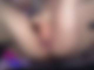 KateMoss1 MILF webcam performer live streaming