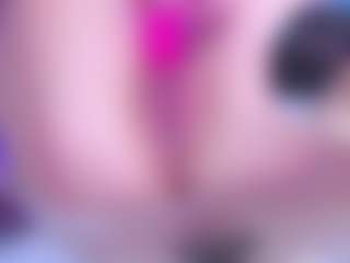KateMoss1 MILF webcam performer live streaming