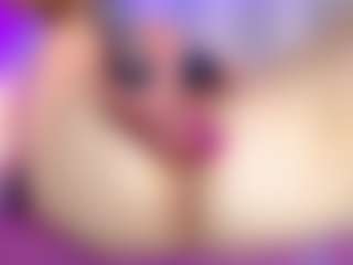 Live cam show with KateMoss1 - Gamer MILF on Dolls Live