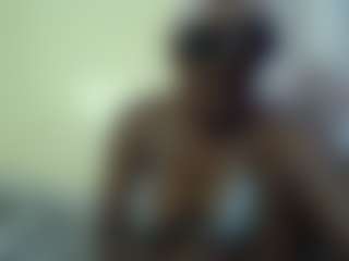 Live cam show with Linah Vee - Ebony on CSO-WL | kenya