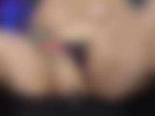 ArethaOzz MILF webcam performer live streaming