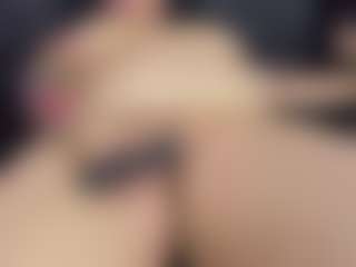 ArethaOzz MILF webcam performer live streaming