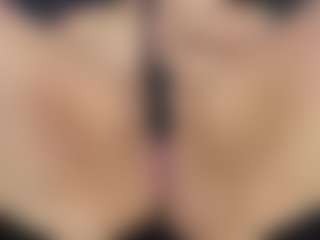 ArethaOzz MILF webcam performer live streaming