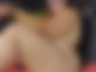 ArethaOzz MILF webcam performer live streaming