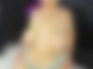 ArethaOzz MILF webcam performer live streaming