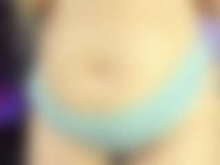 ArethaOzz MILF webcam performer live streaming