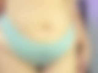 ArethaOzz MILF webcam performer live streaming