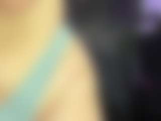 ArethaOzz MILF webcam performer live streaming