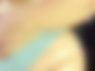 Live cam show with ArethaOzz - Mature on UwU Esports