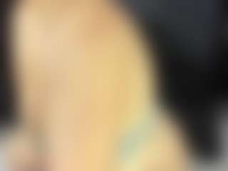 ArethaOzz MILF webcam performer live streaming