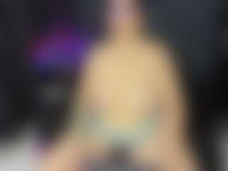 Live cam show with ArethaOzz - Mature on hrnylive.com