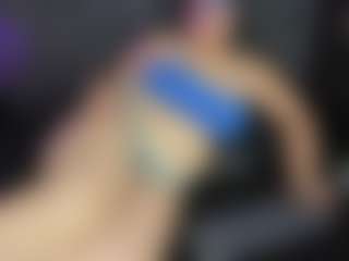ArethaOzz MILF webcam performer live streaming