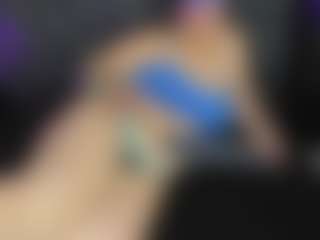 Live cam show with ArethaOzz - Mature on Stripli.com