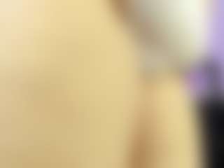 ArethaOzz MILF webcam performer live streaming