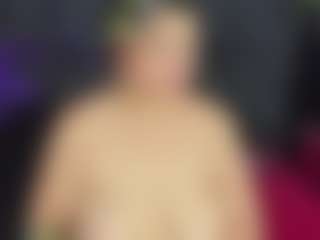 ArethaOzz MILF webcam performer live streaming