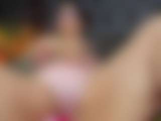 ArethaOzz MILF webcam performer live streaming